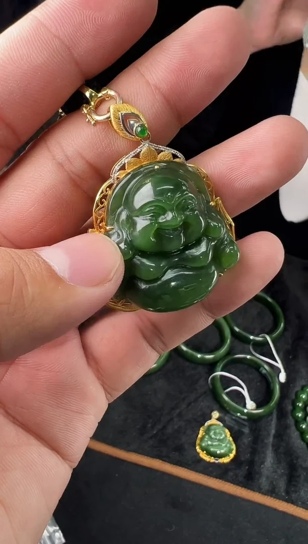 吊坠(不含链)18K金镶嵌和田玉冰种菠菜绿佛公多样性发一Y14380