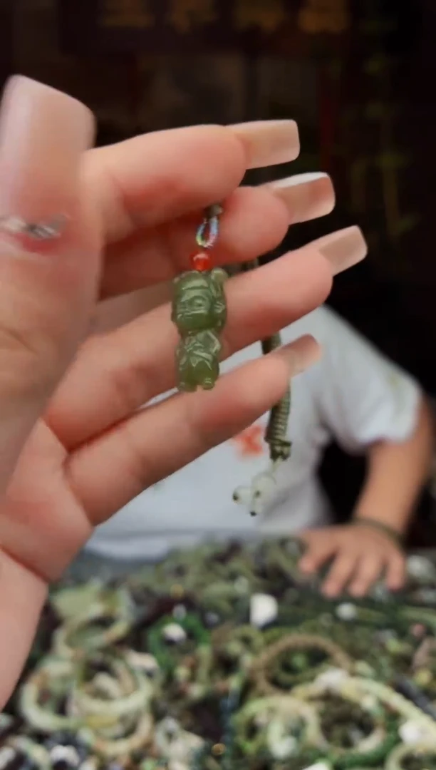 和田玉未镶嵌颈饰拍一发一