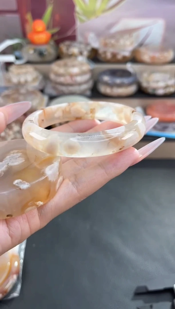 未镶嵌手镯石英质玉58