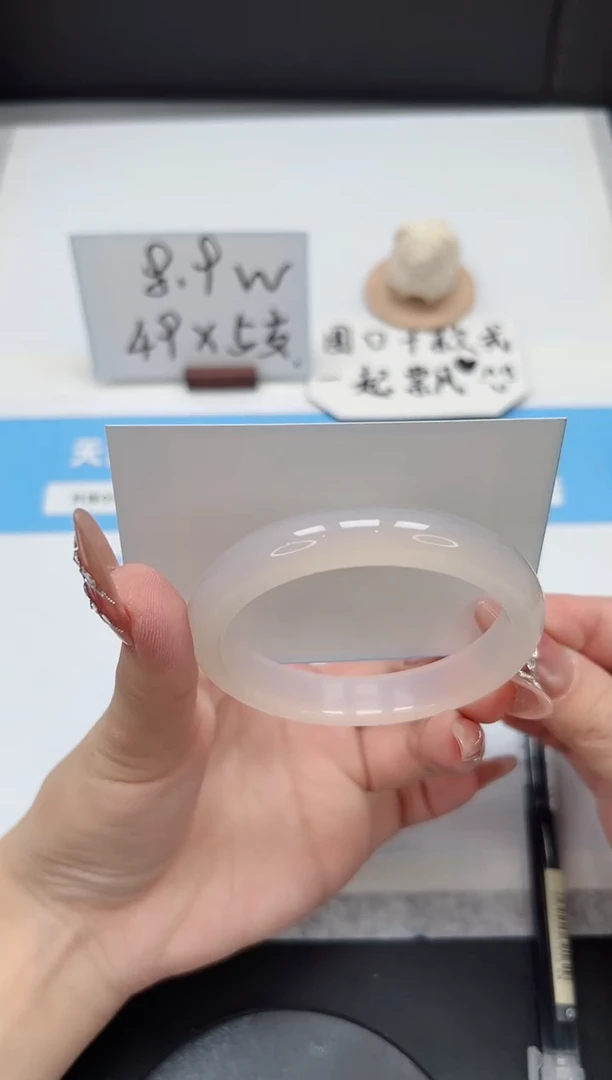 【闪购商品】石英质玉手镯未镶嵌349/56.1荔枝