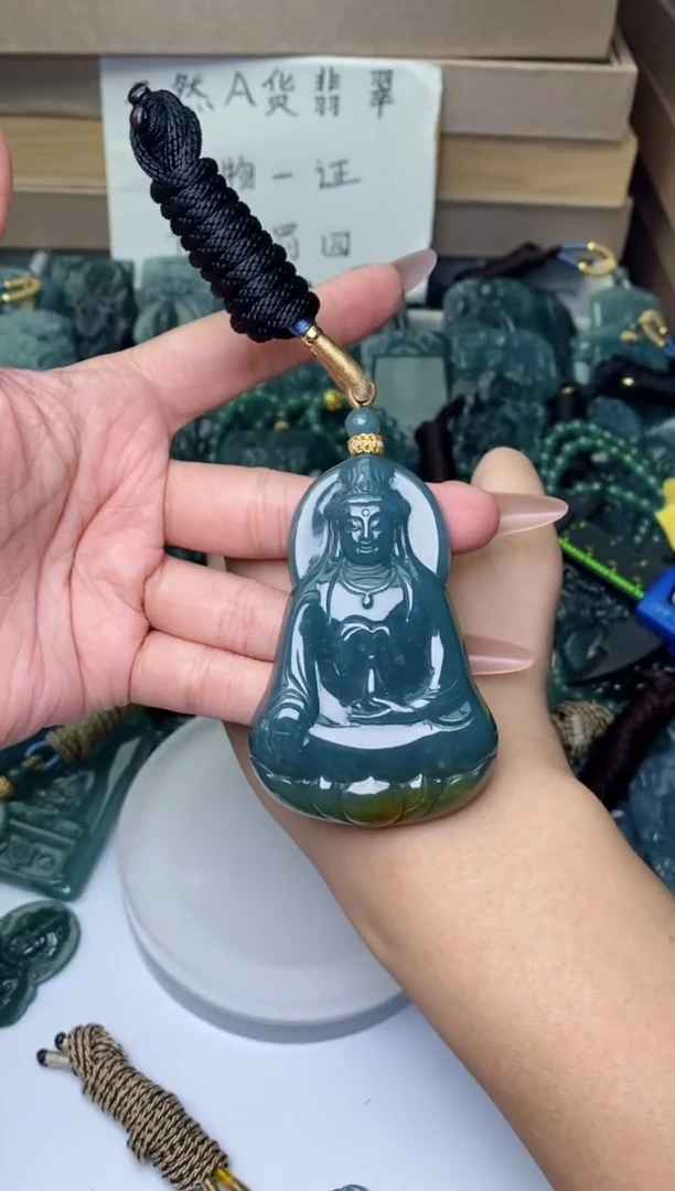 颈饰未镶嵌翡翠