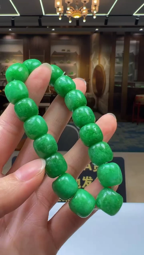 翡翠未镶嵌颈饰F2025-5-9-37