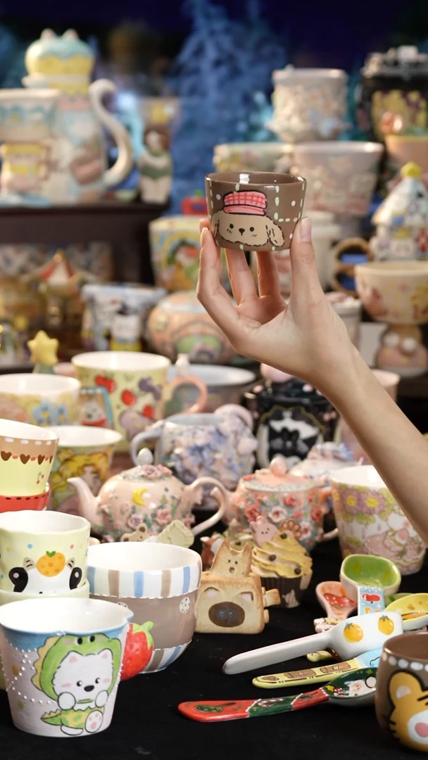 摆件陶景德镇釉下彩手绘设计师款陶瓷