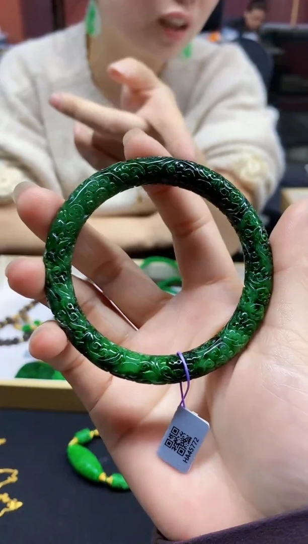 颈饰未镶嵌翡翠翡翠手镯