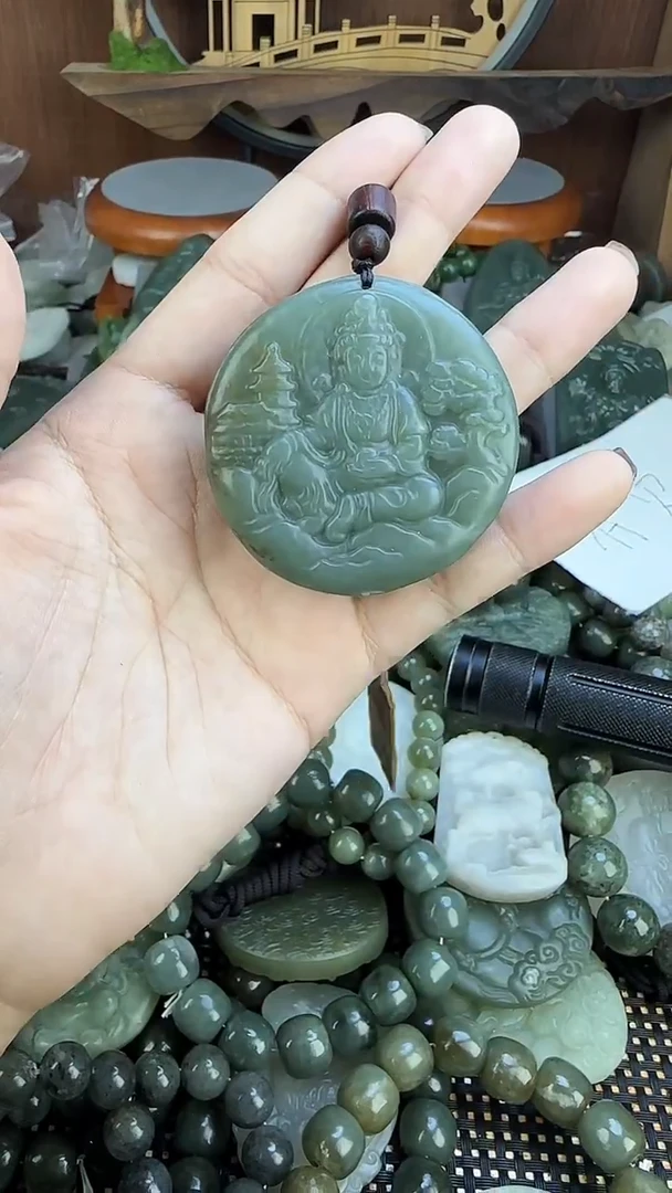 颈饰未镶嵌和田玉1