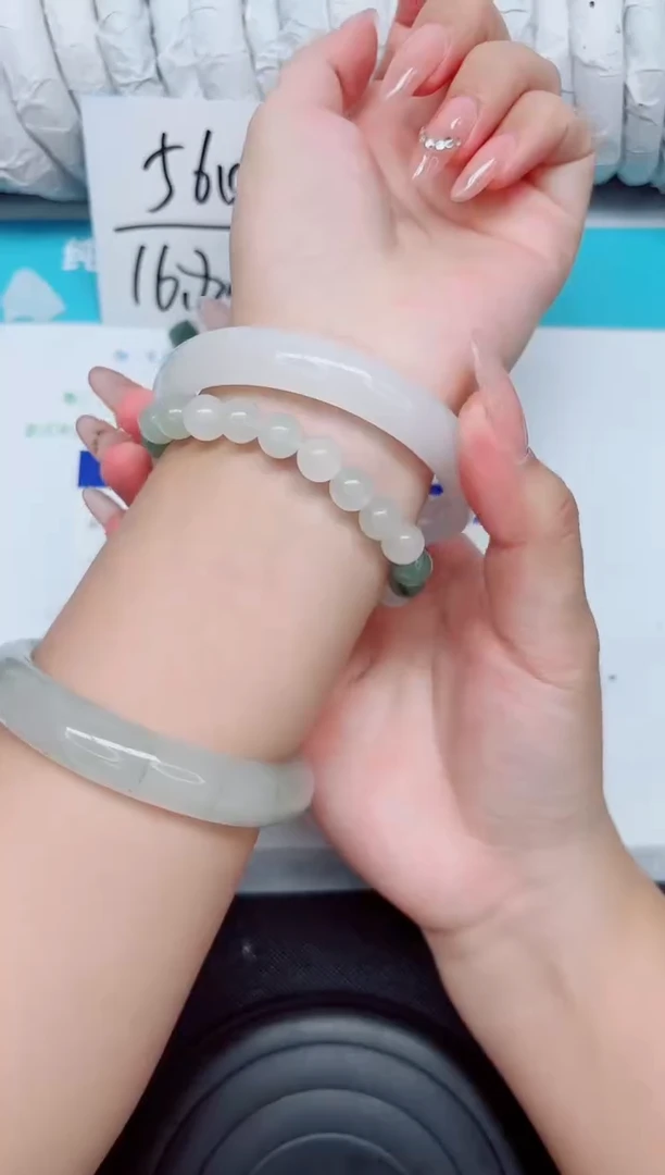 石英质玉手镯未镶嵌93-60