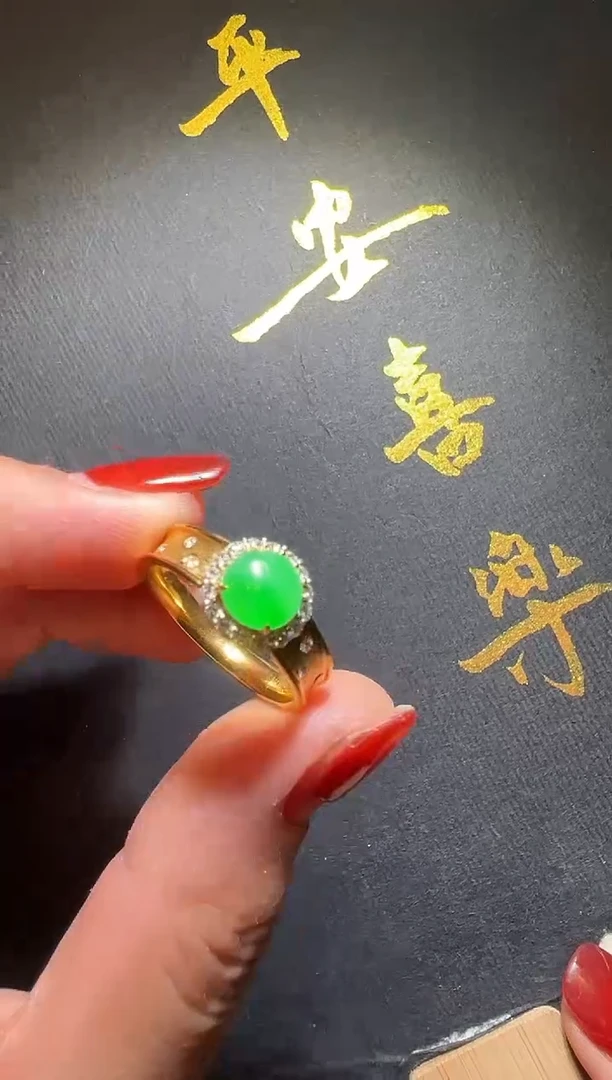 18K金镶嵌戒指翡翠翡翠蛋面戒指