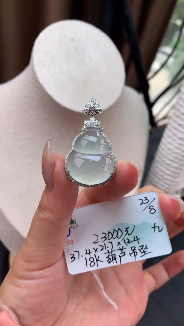 颈饰未镶嵌翡翠自带#送人#，联系客服核对地址~