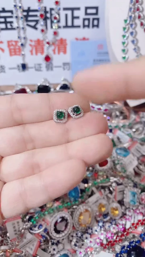 未镶嵌耳饰祖母绿