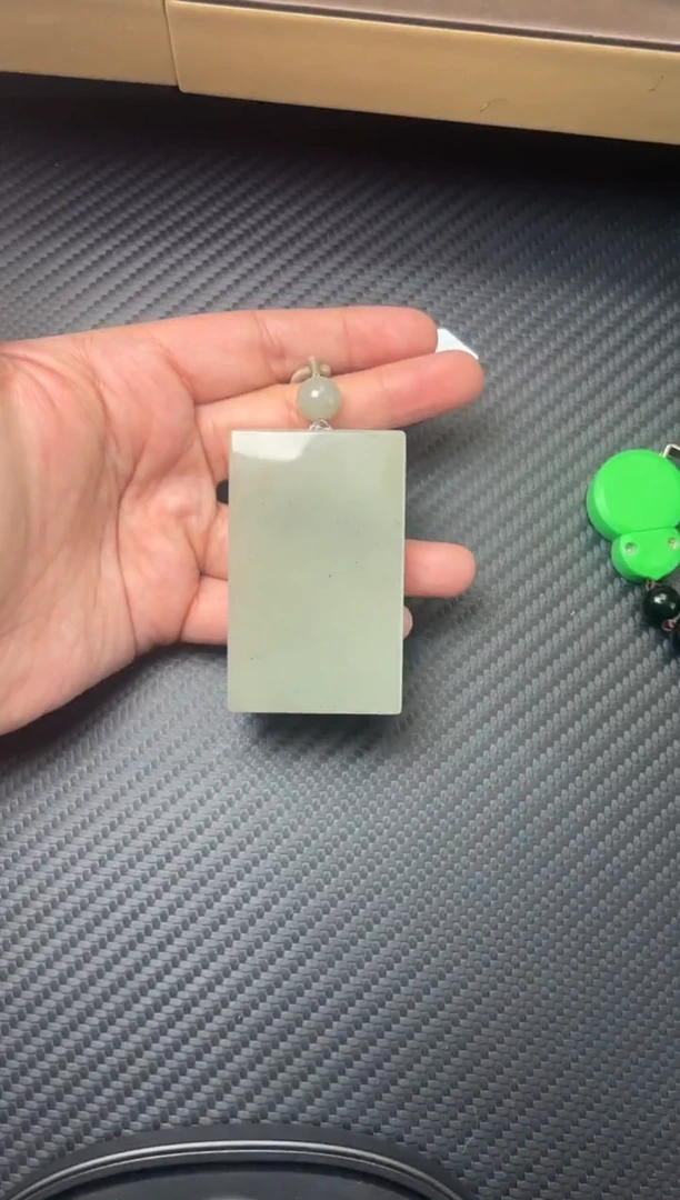 吊坠(赠链)未镶嵌和田玉和田黑山微色差吊坠