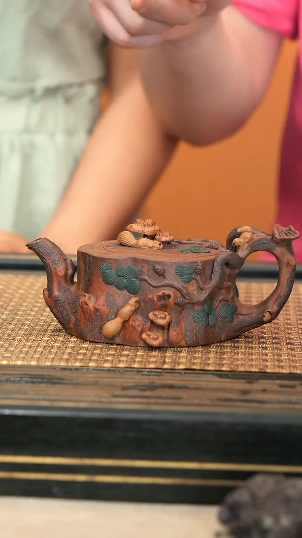 茶壶紫砂XS46《灵芝松桩》紫玉金砂
