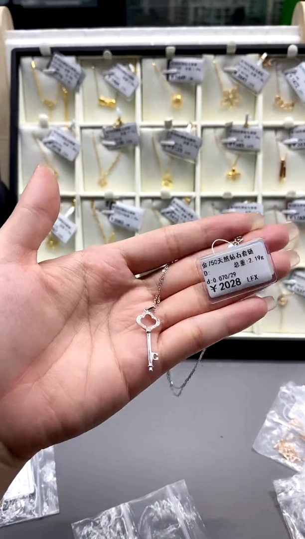 【闪购商品】钻石颈饰18K金镶嵌标签损坏不退不换