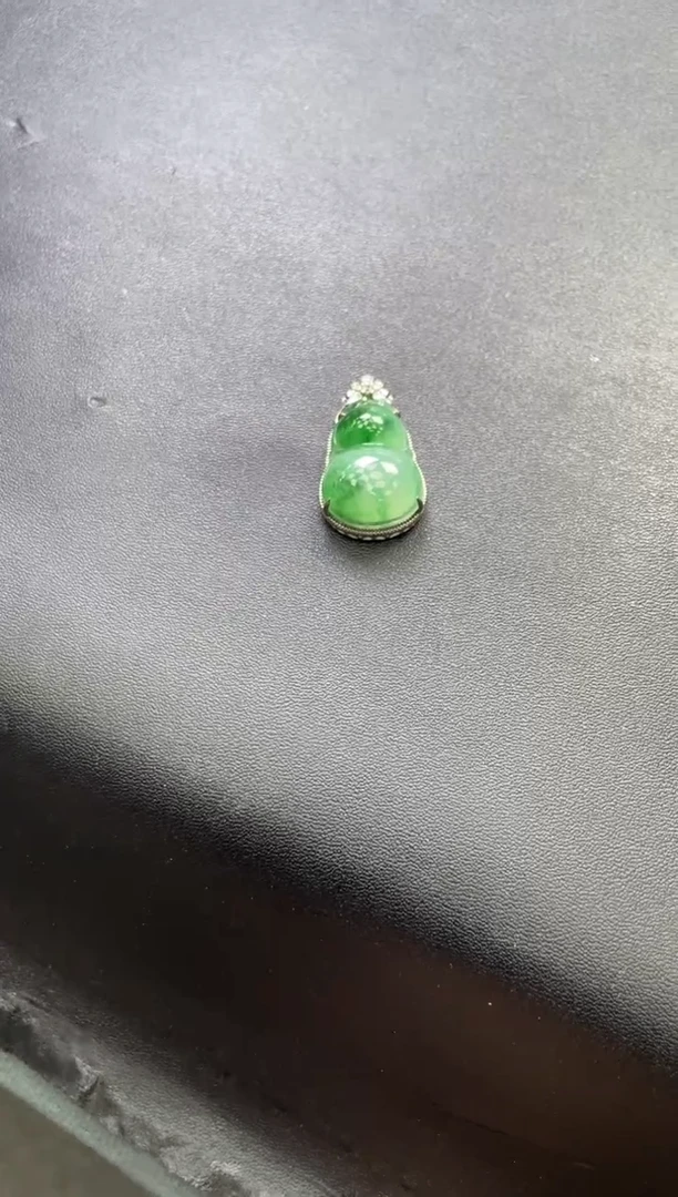 【闪购商品】翡翠挂件18K金镶嵌发一件