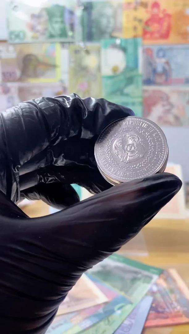 普通金属币哈萨克斯坦200纪念币