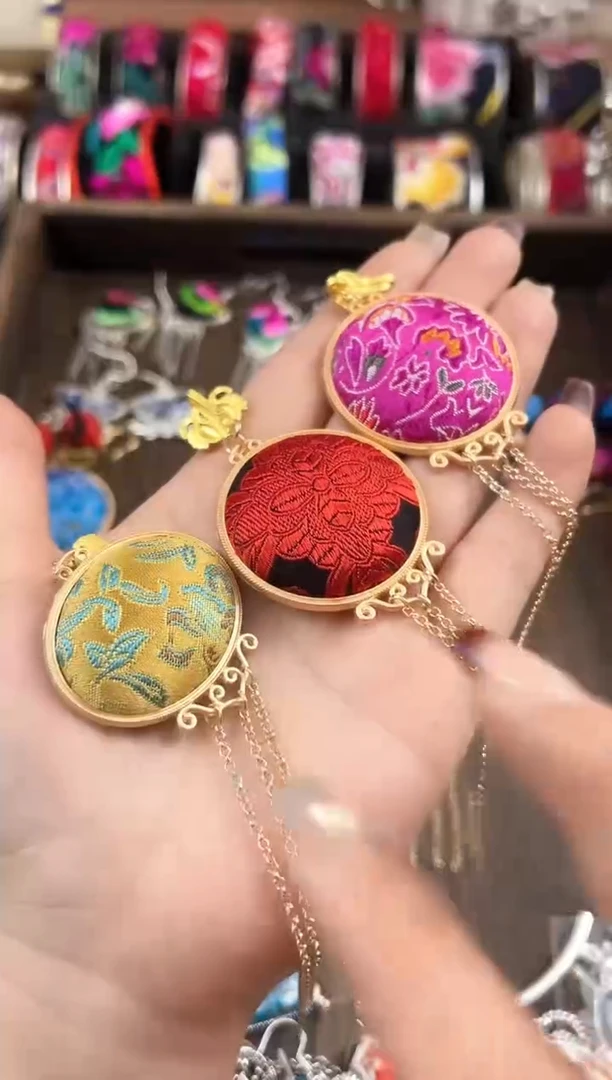 【闪购商品】织绣民族风老绣饰品427