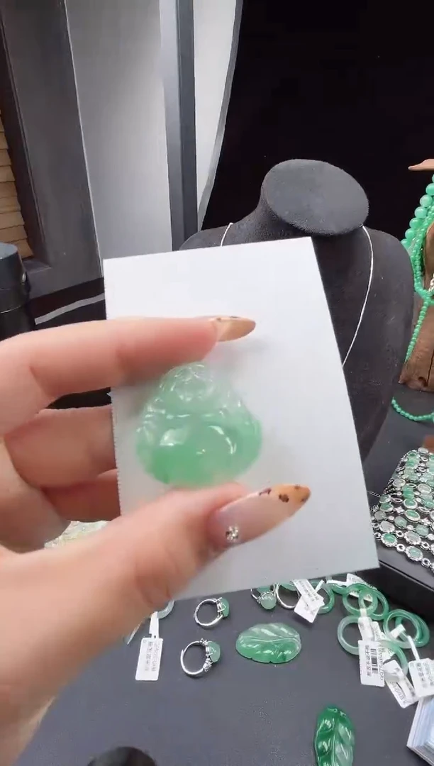 吊坠(赠链)未镶嵌石英质玉（非洲翠）28.20佛公