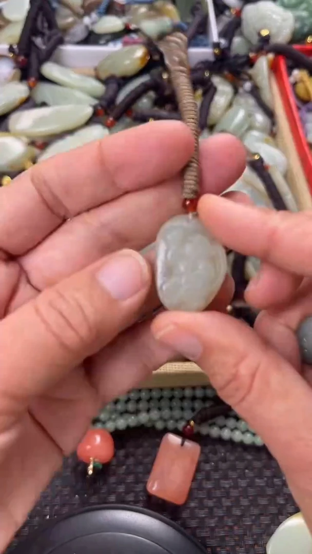 【闪购商品】和田玉颈饰未镶嵌多样性发货没有证书拍一发一有瑕