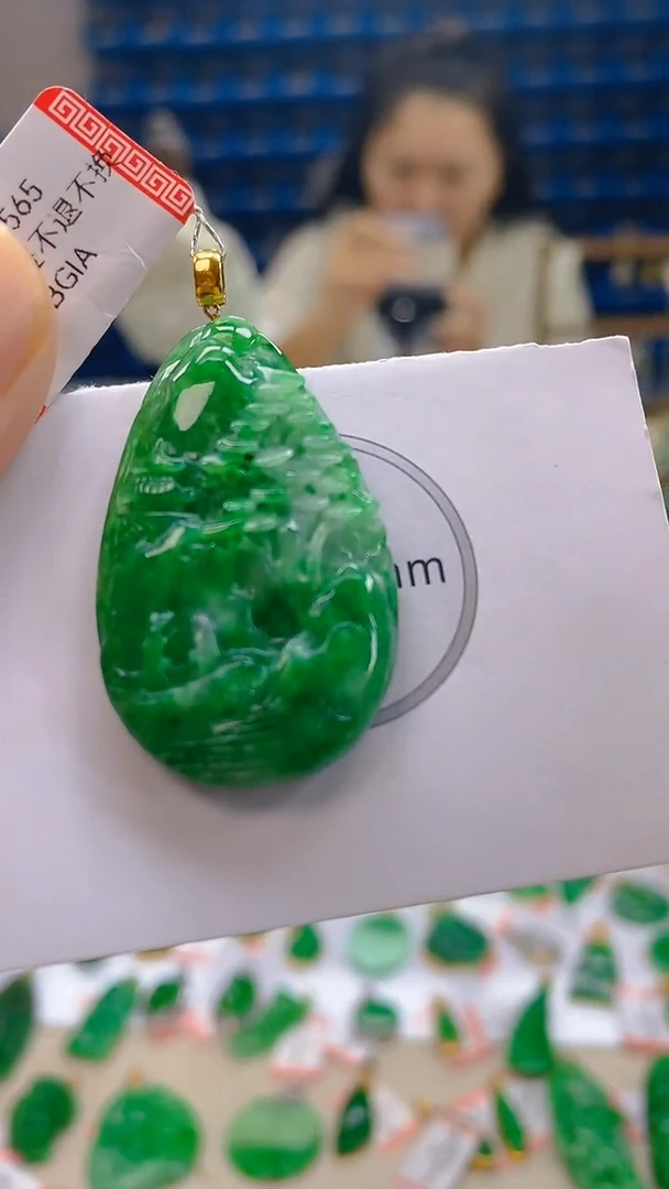 颈饰18K金镶嵌翡翠新号开播 全场乱卖