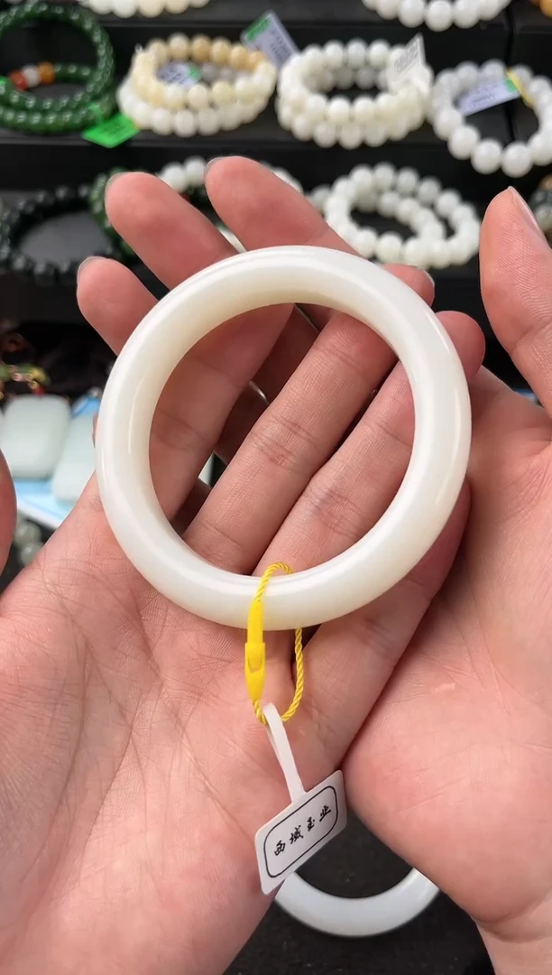 【闪购商品】和田玉手镯未镶嵌于田白玉手镯61+