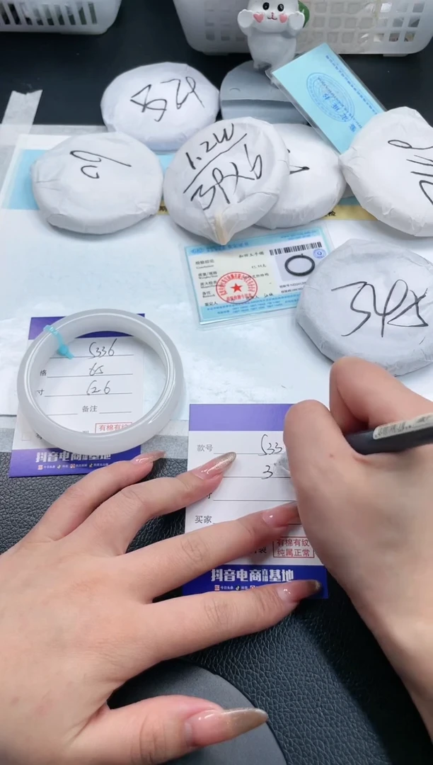 【闪购商品】石英质玉手镯未镶嵌4S336-62