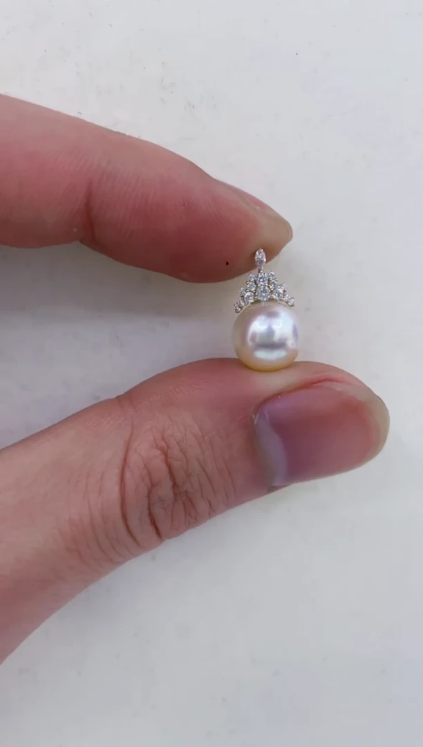 颈饰18K金镶嵌海水珍珠