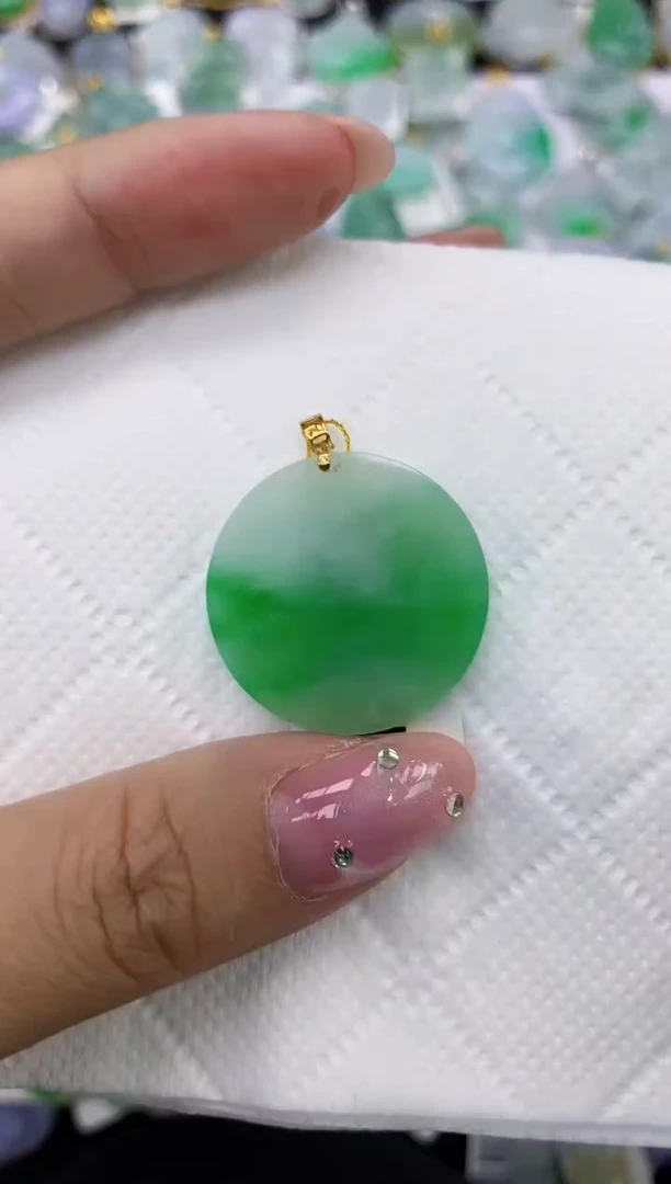 翡翠18K金镶嵌颈饰1111111111