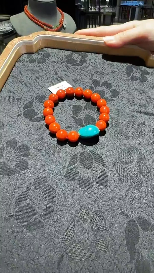 18K金镶嵌手串南红玛瑙4【