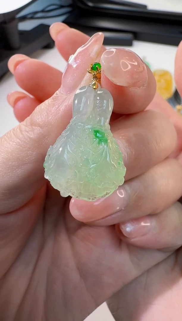 颈饰18K金镶嵌翡翠缅甸A货翡翠