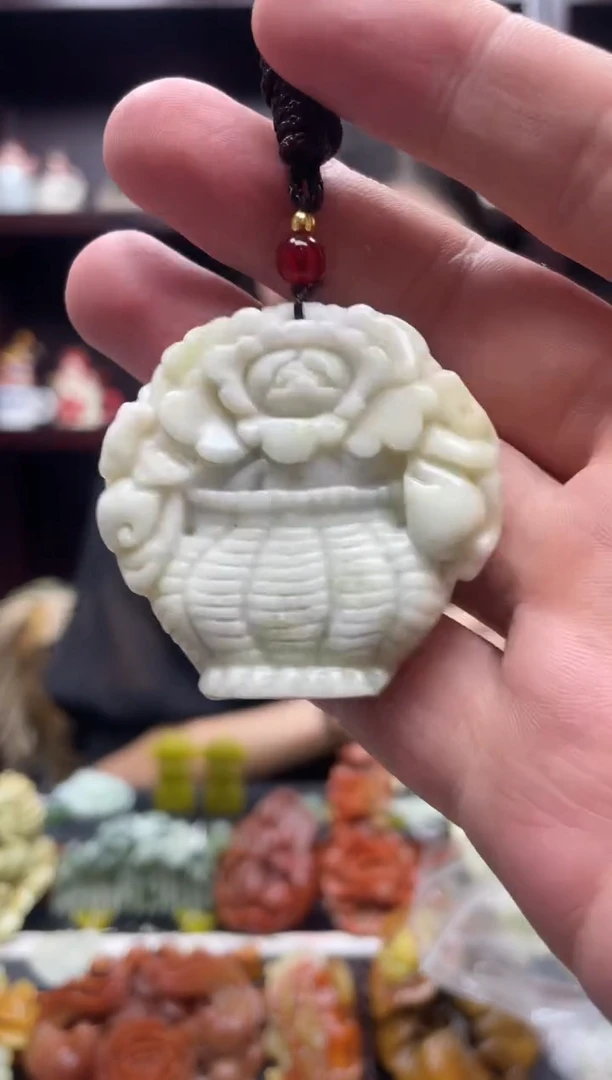 岫玉未镶嵌吊坠·