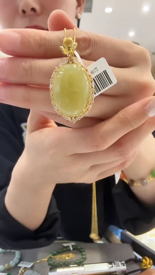 颈饰18K金镶嵌和田玉62