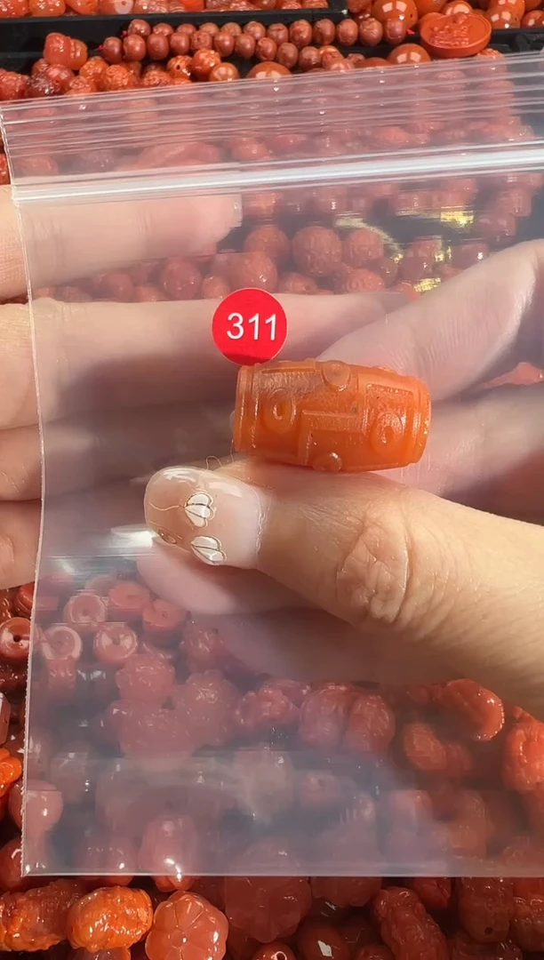 颈饰未镶嵌南红玛瑙1