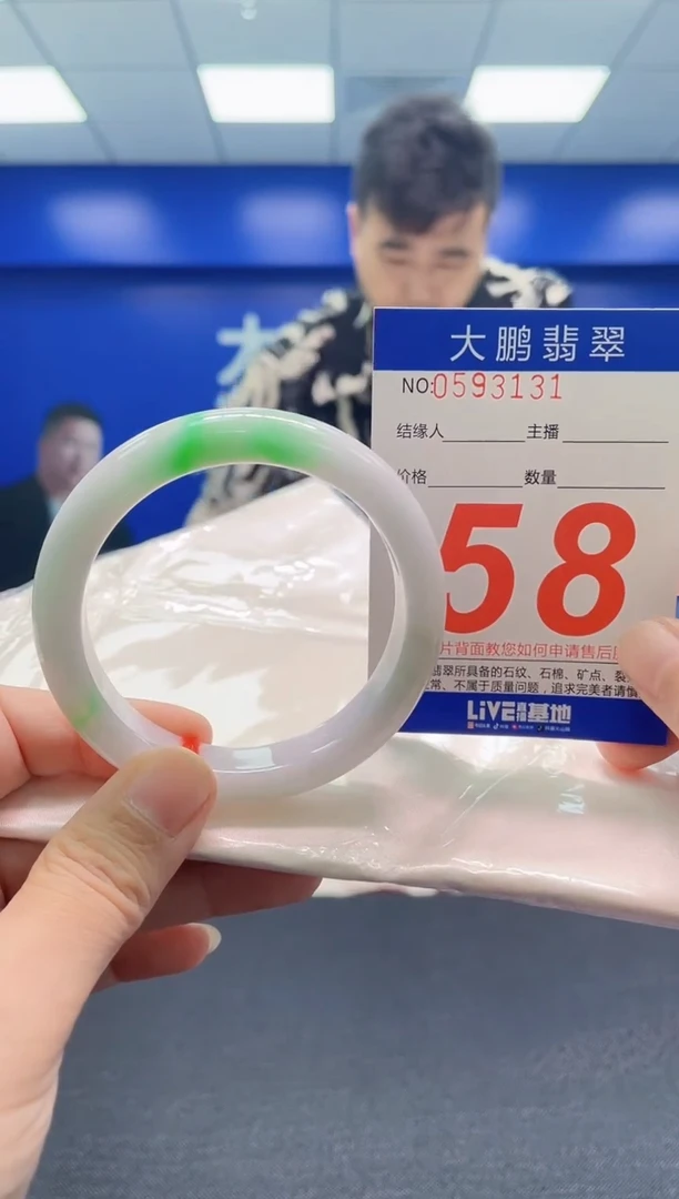 翡翠手镯未镶嵌久***啊AAAAAAAAA