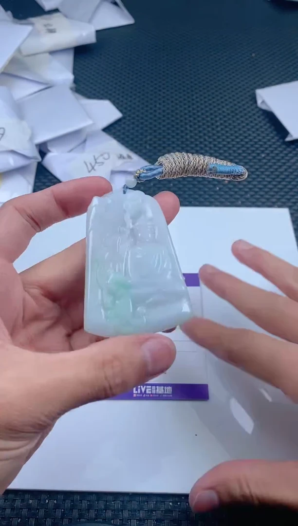 翡翠未镶嵌颈饰