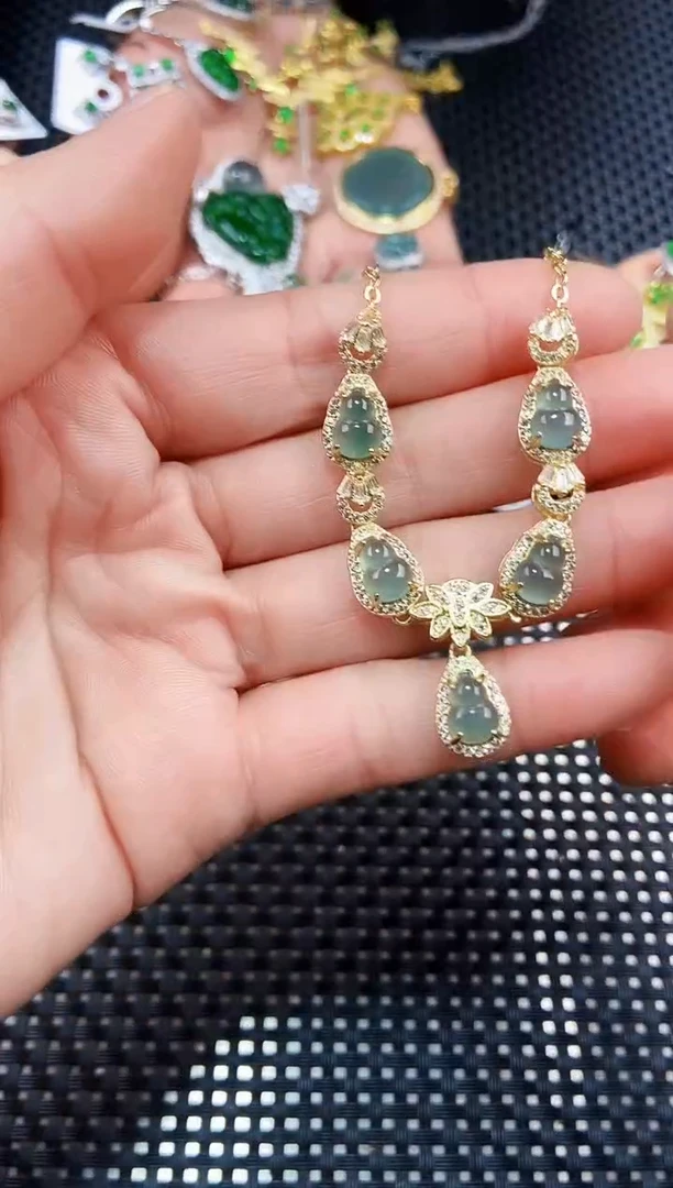 【闪购商品】翡翠颈饰未镶嵌111111111