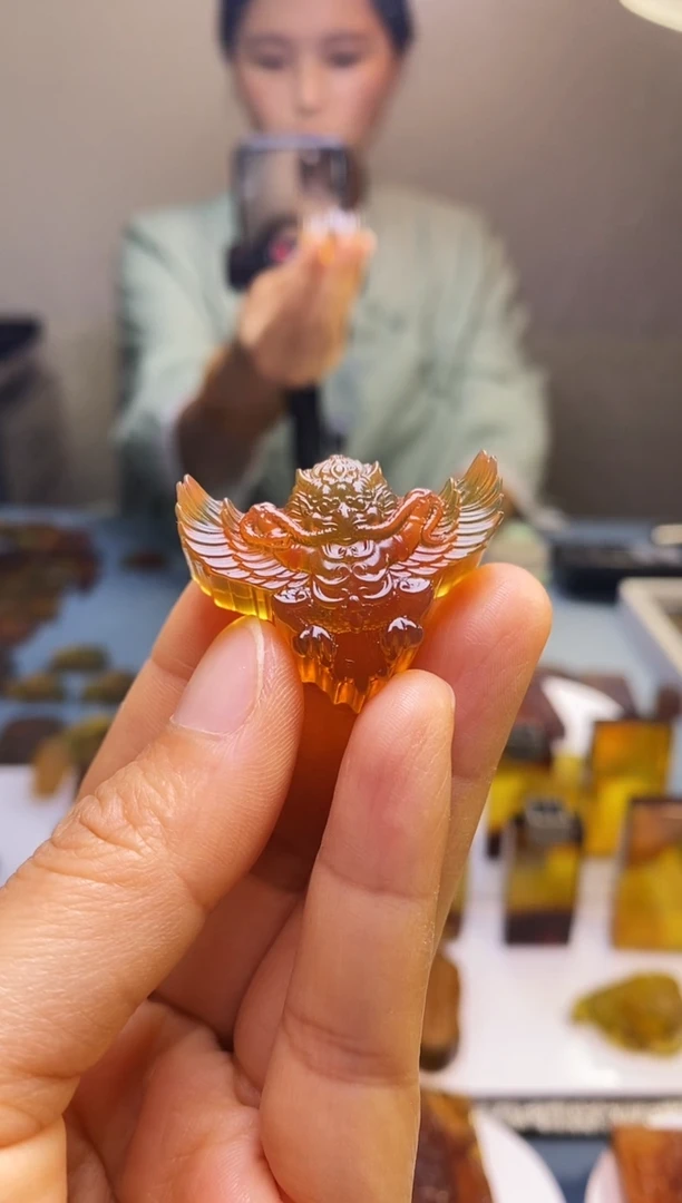 未镶嵌颈饰琥珀SN39-2（大鹏鸟）