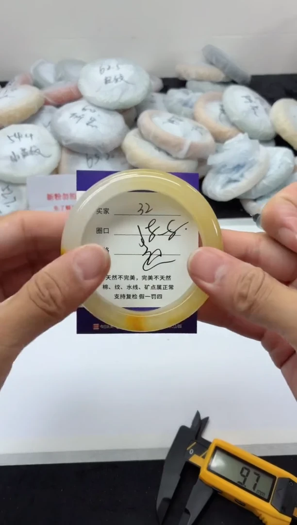 未镶嵌手镯石英质玉32