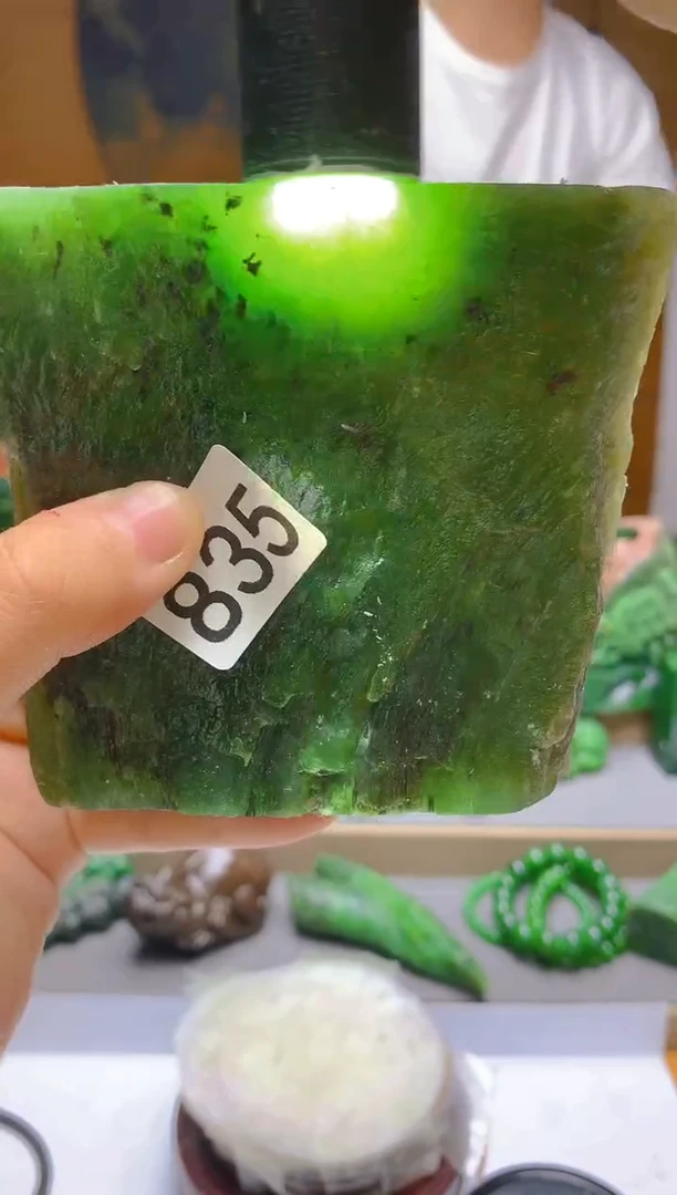 和田玉（碧玉）未镶嵌珠宝半成品835