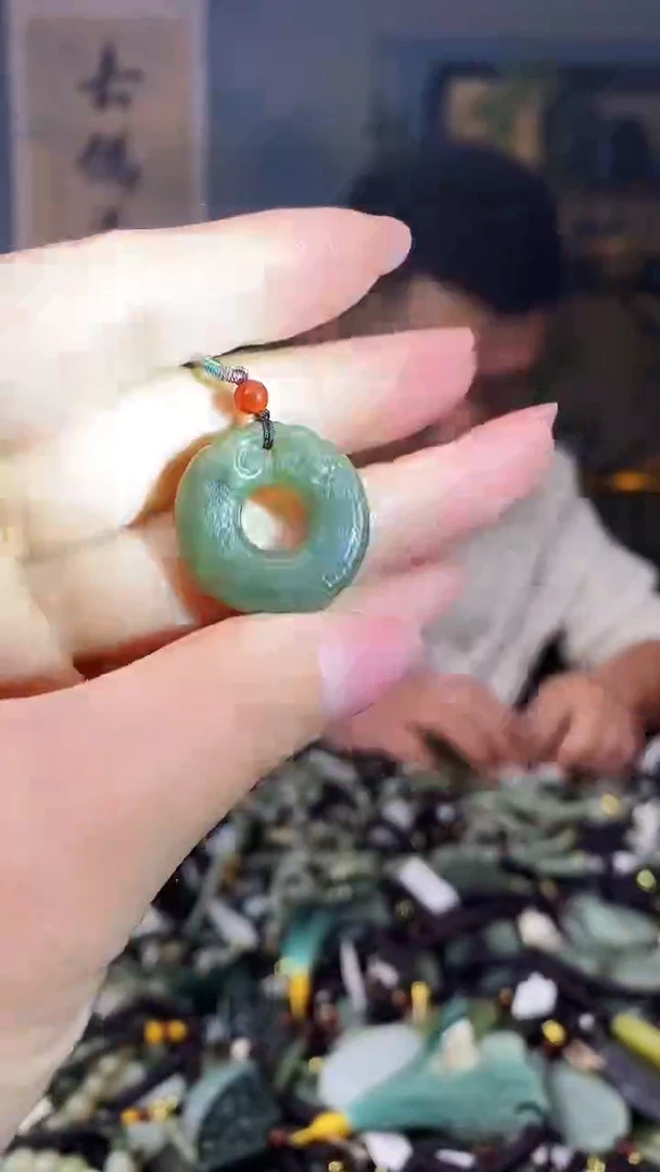 颈饰未镶嵌和田玉多样性发货，拍一发一