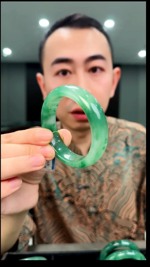 未镶嵌手镯石英质玉做****?轮胎55