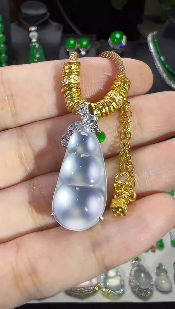 吊坠(不含链)18K金镶嵌翡翠高冰玻璃种福豆吊坠