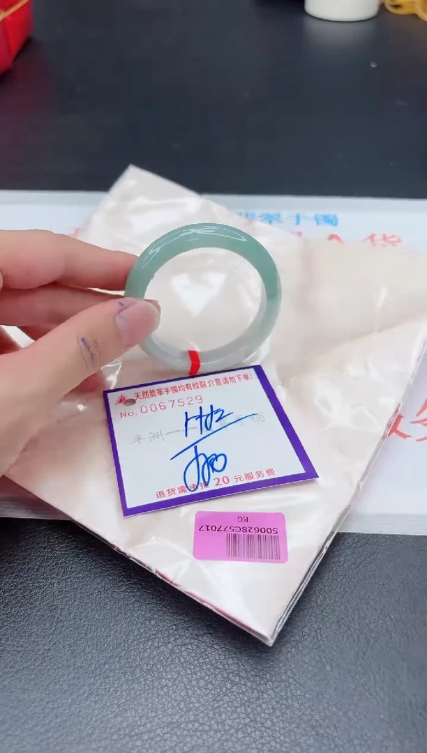 翡翠手镯未镶嵌1