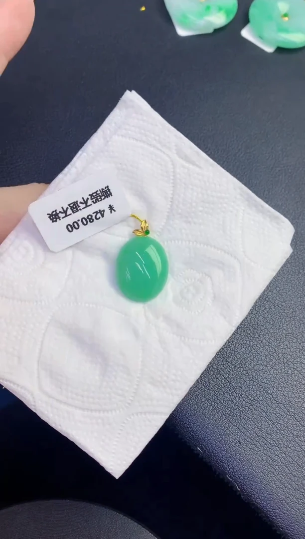 颈饰18K金镶嵌翡翠缅甸天然翡翠A货