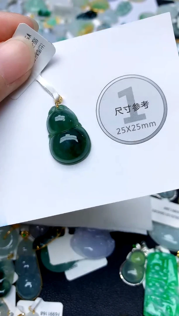 颈饰18K金镶嵌翡翠天然A货翡翠