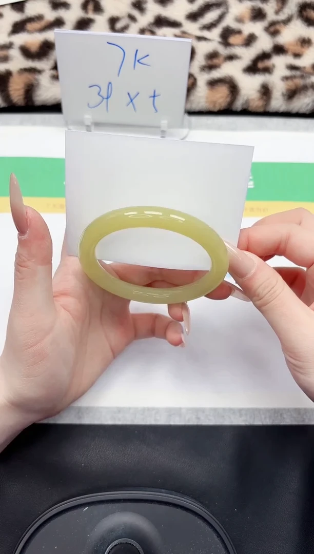 【闪购商品】石英质玉手镯未镶嵌67-64