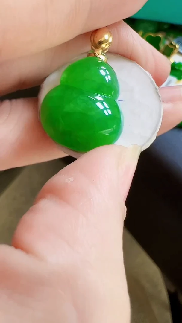 颈饰18K金镶嵌翡翠艾*儿葫芦