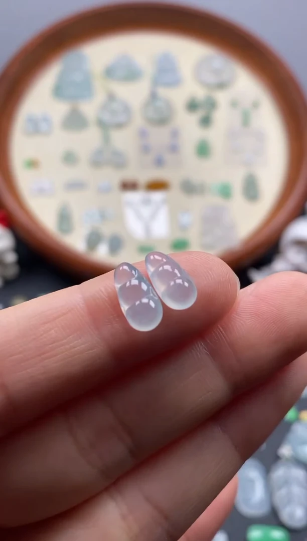 颈饰未镶嵌翡翠豆子1对/芬