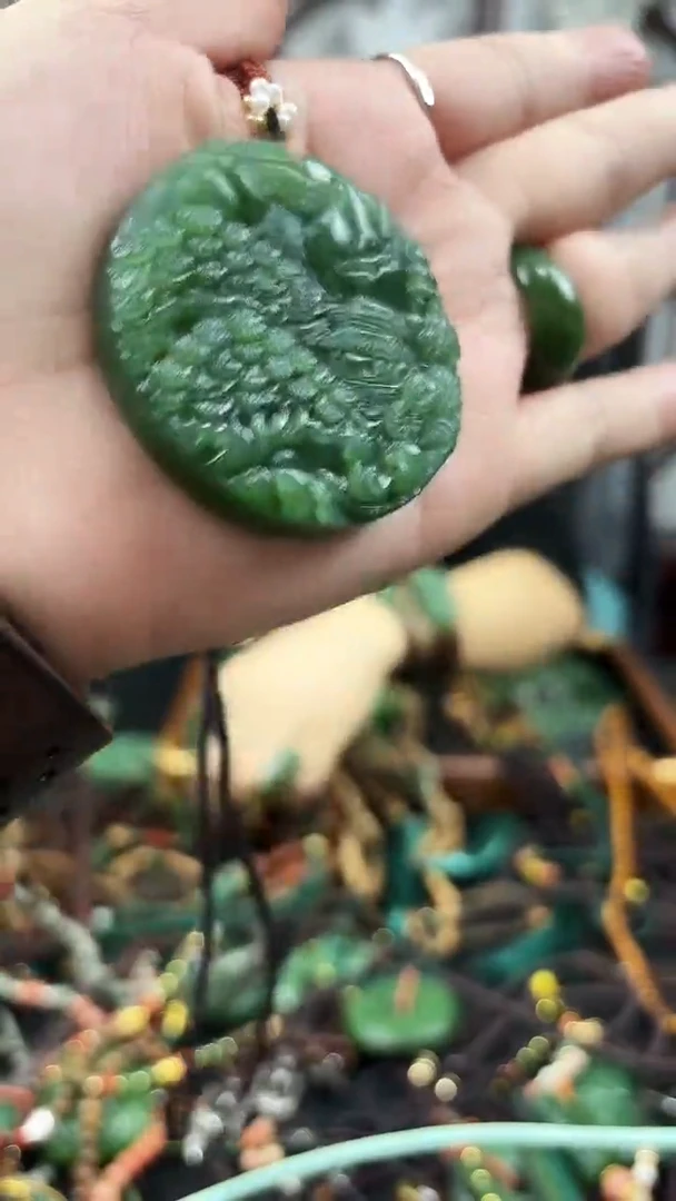 颈饰未镶嵌和田玉山水