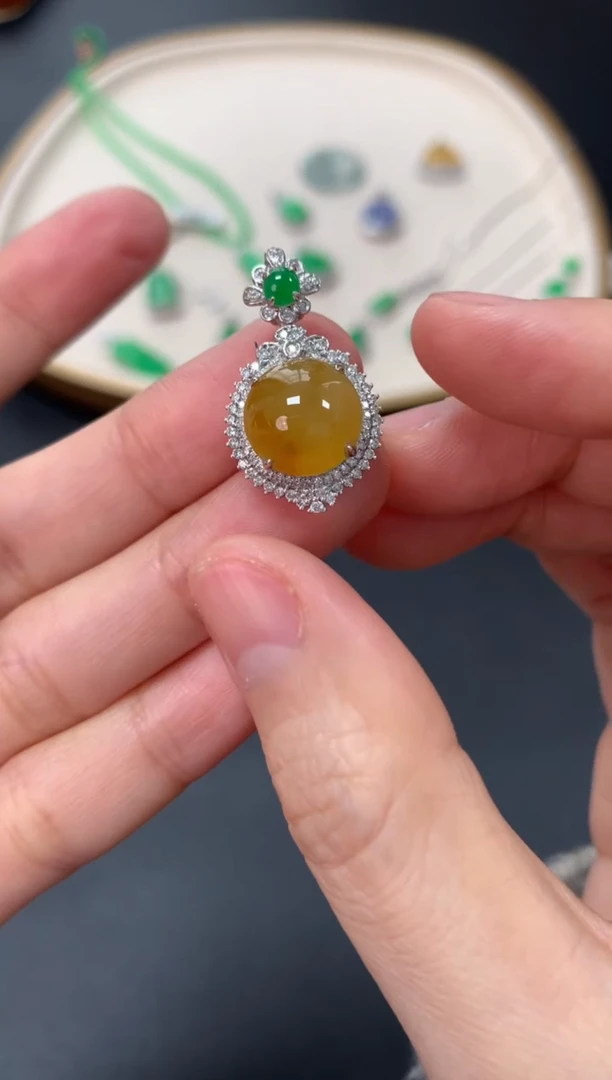 【闪购商品】翡翠吊坠(不含链)18K金镶嵌9500