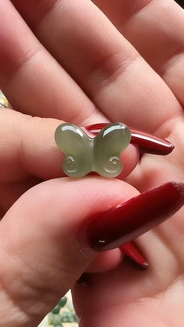 颈饰未镶嵌和田玉湖水绿蝴蝶