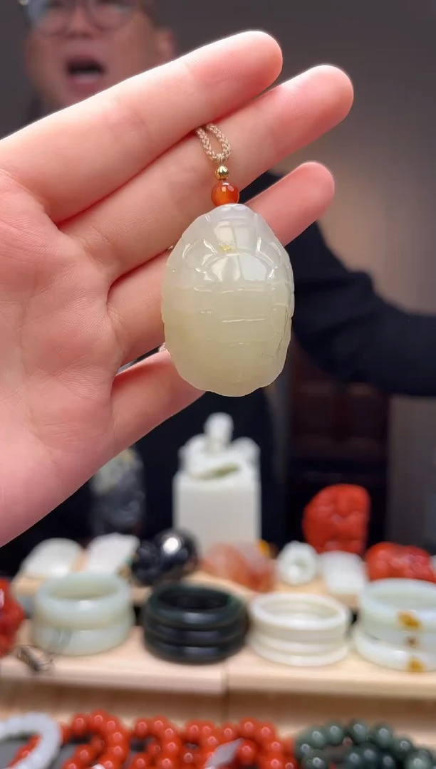 颈饰未镶嵌和田玉吊坠